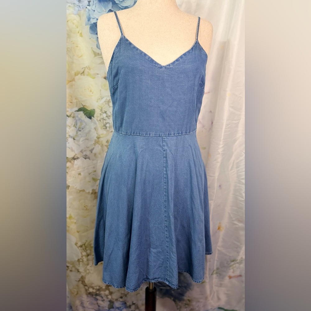 GAP Light Blue L Denim Dress smocked back Adjustable spaghetti straps
